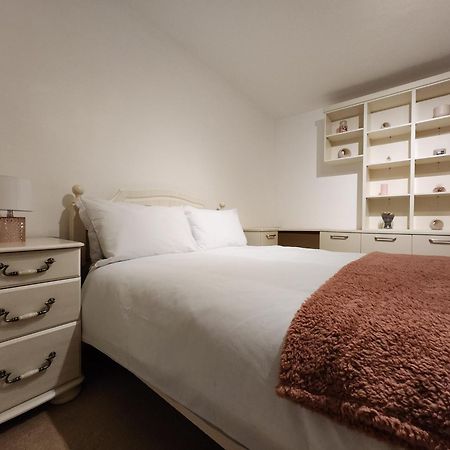 Elmdon House With 4 Spacious Bedrooms To Choose Birmingham Ngoại thất bức ảnh