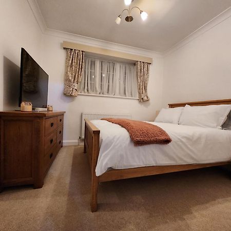 Elmdon House With 4 Spacious Bedrooms To Choose Birmingham Ngoại thất bức ảnh