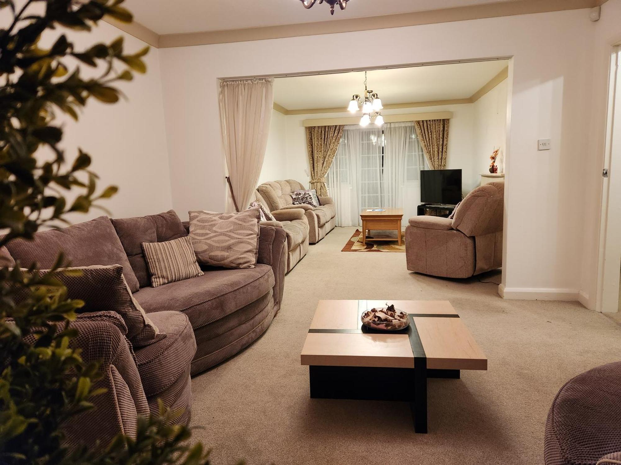 Elmdon House With 4 Spacious Bedrooms To Choose Birmingham Ngoại thất bức ảnh
