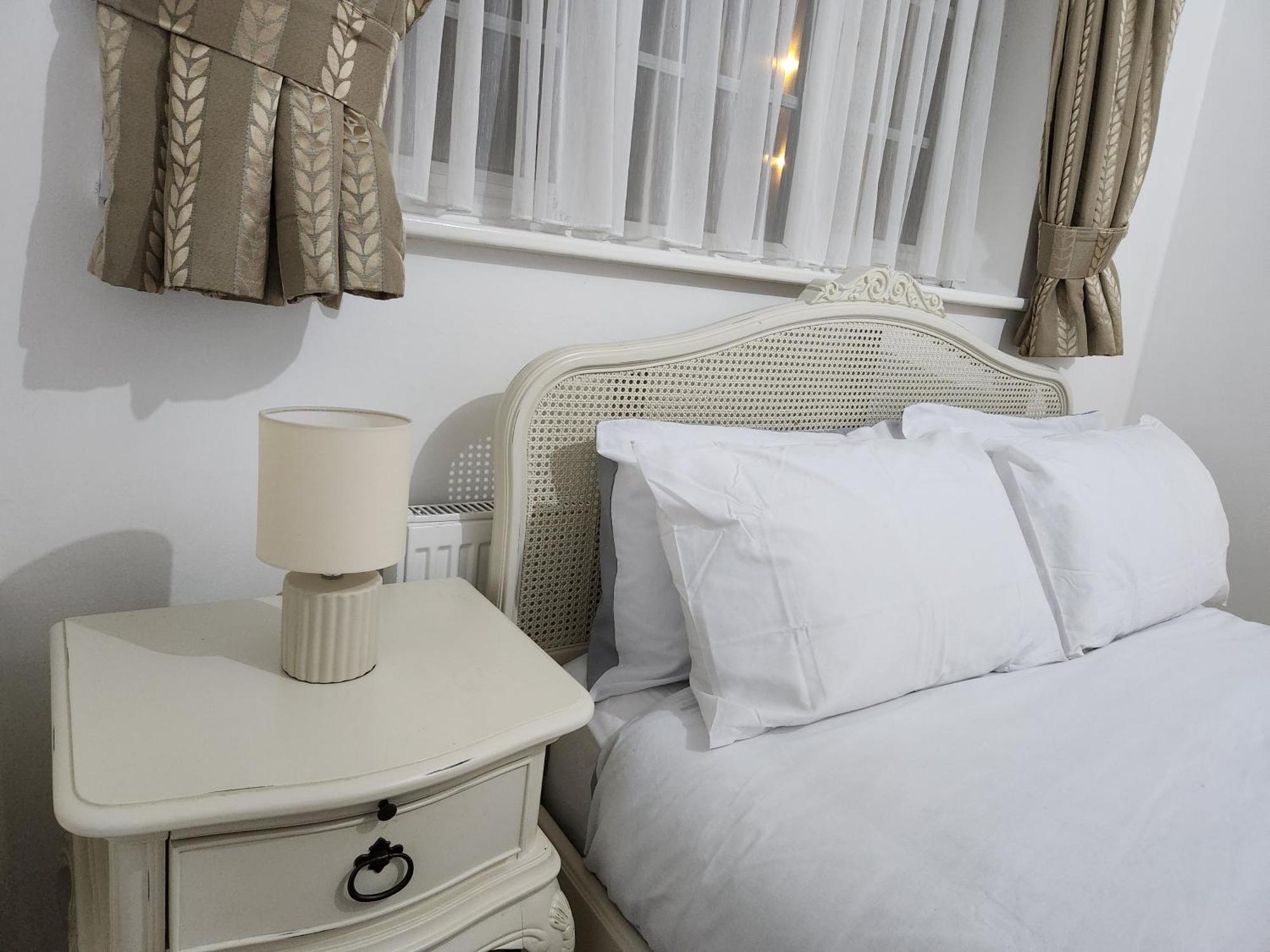 Elmdon House With 4 Spacious Bedrooms To Choose Birmingham Ngoại thất bức ảnh