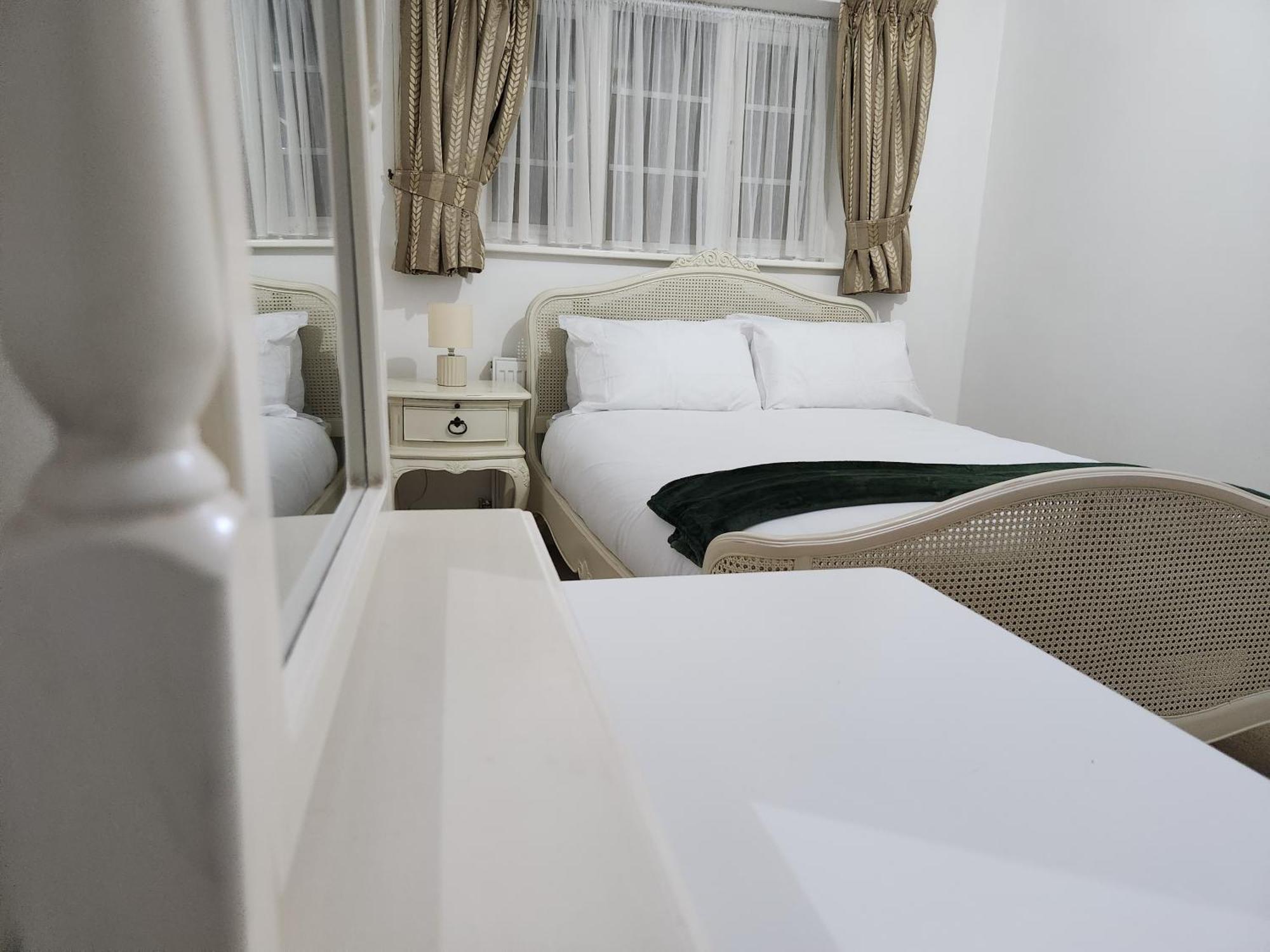 Elmdon House With 4 Spacious Bedrooms To Choose Birmingham Ngoại thất bức ảnh