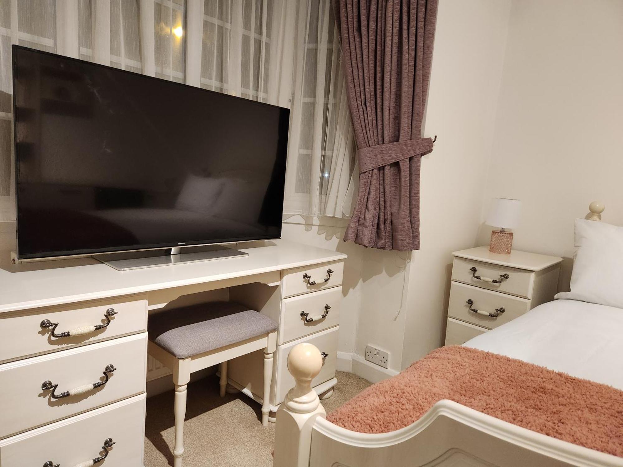 Elmdon House With 4 Spacious Bedrooms To Choose Birmingham Ngoại thất bức ảnh
